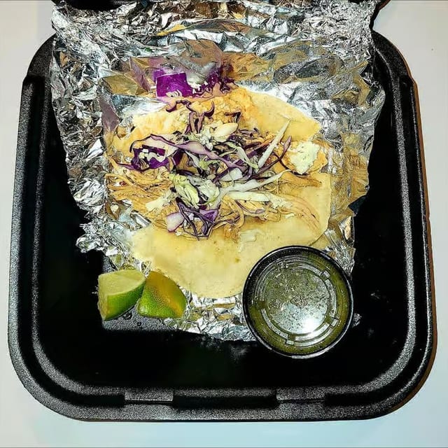 Tinga De Pollo Taco.